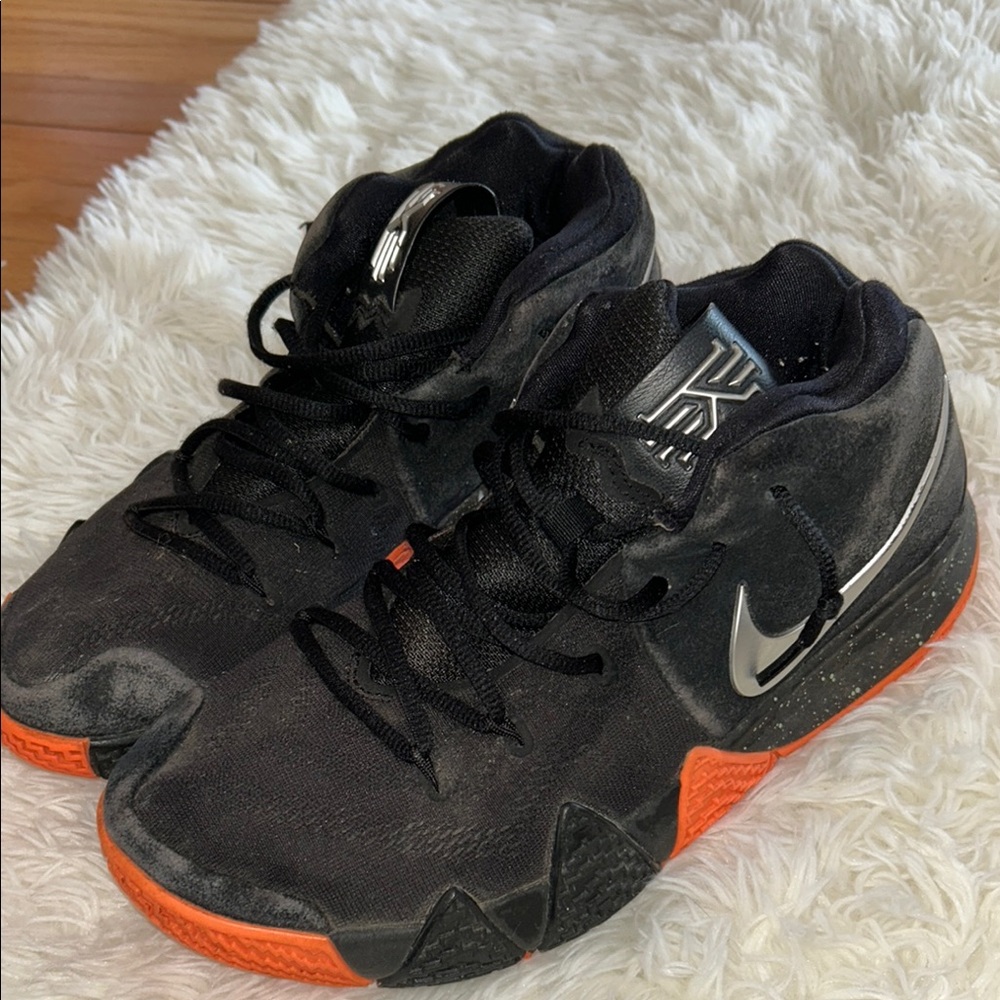 Men’s KYRIE 4 size 11